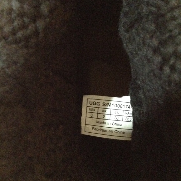 UGG KCambridge Leather/Knit Boot (Last 1 ) - Picture 6 of 8